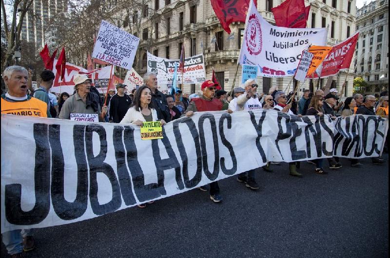 Los jubilados hicieron una nueva marcha con radio abierta en el Congreso