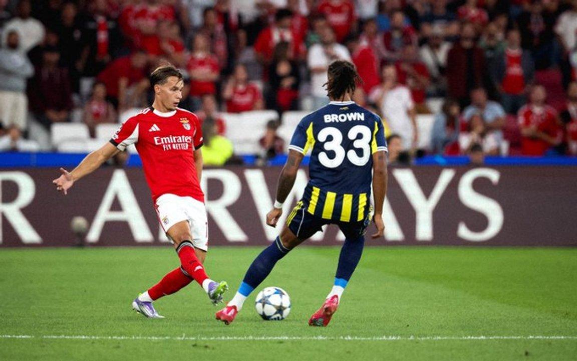Benfica vencioacute al Fenerbahce y se metioacute en la Fase Liga de la Champions League