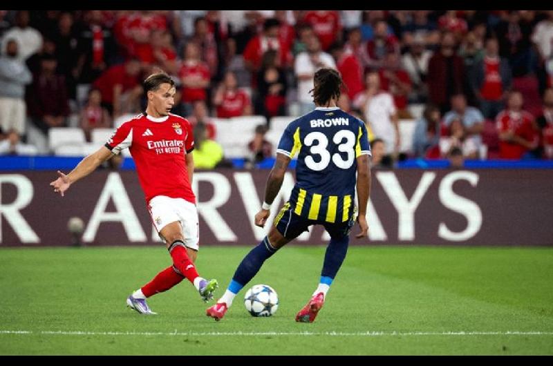 Benfica vencioacute al Fenerbahce y se metioacute en la Fase Liga de la Champions League