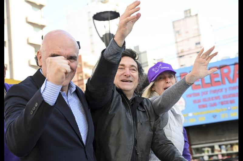 Milei volvioacute a apuntar contra Riquelme- ldquoCreo que al presidente de Boca lo eligioacute un hincha de Riverrdquo