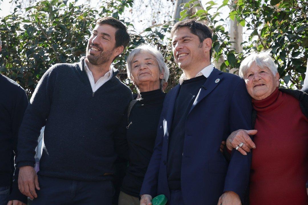 De campantildea en Mercedes Axel Kicillof convocoacute a los jubilados a frenar a Milei en las urnas