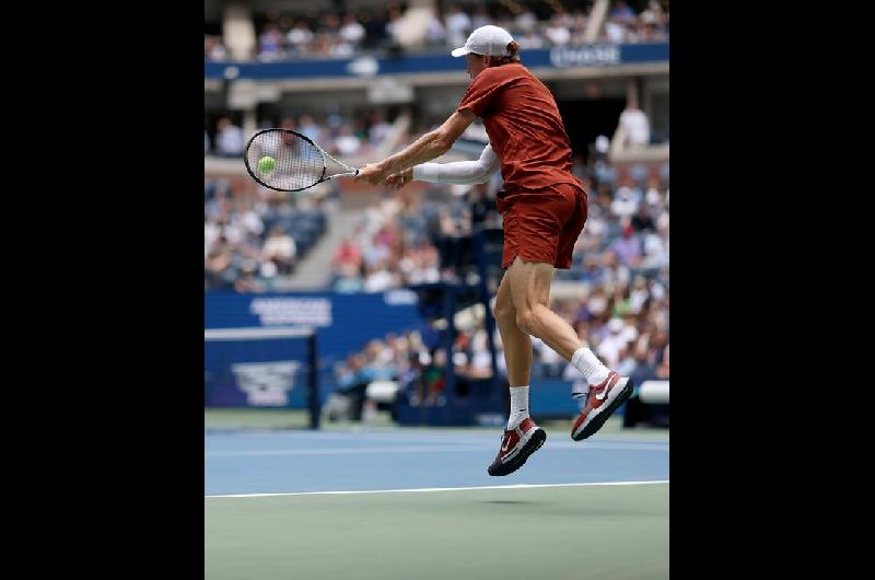 Jannik Sinner sumoacute un nuevo triunfo aplastante y estaacute en tercera ronda del US Open