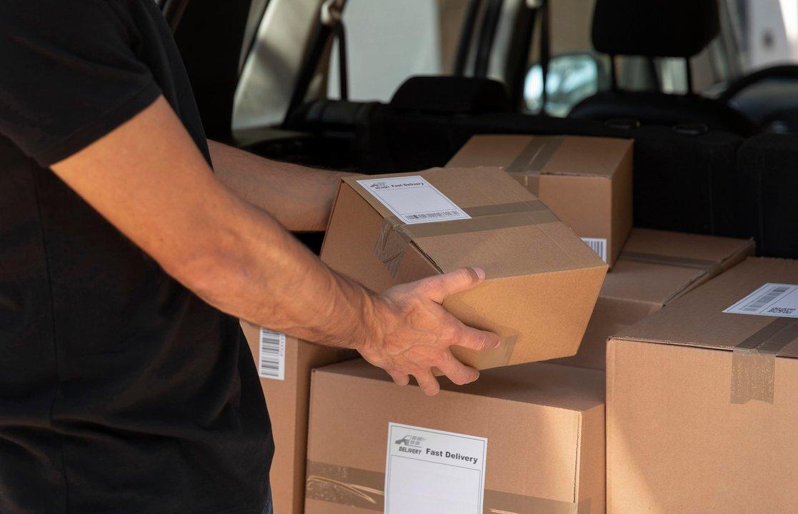 Estados Unidos eliminoacute la exencioacuten arancelaria para pequentildeos paquetes