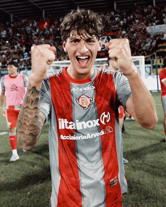 El bisnieto del dictador Mussolini debutoacute en la Serie A con Cremonese