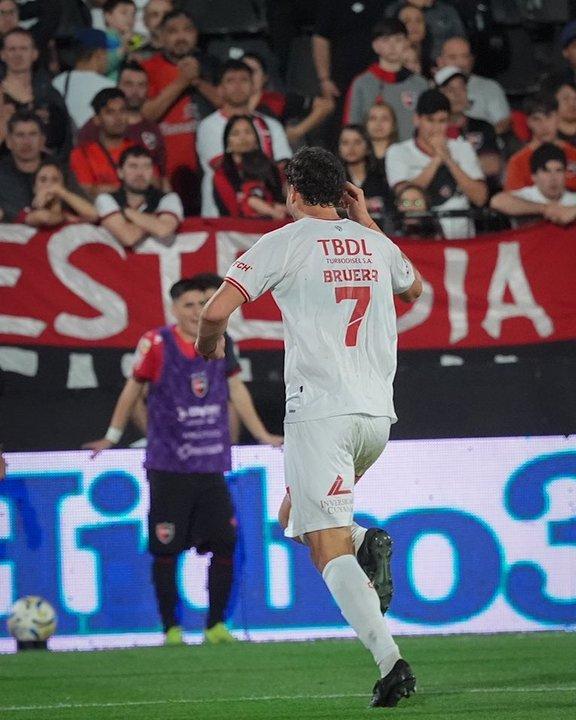 Barracas Central remontoacute le gano a Newellrsquos por 2-1 y lidera la zona A del Torneo Clausura 2025