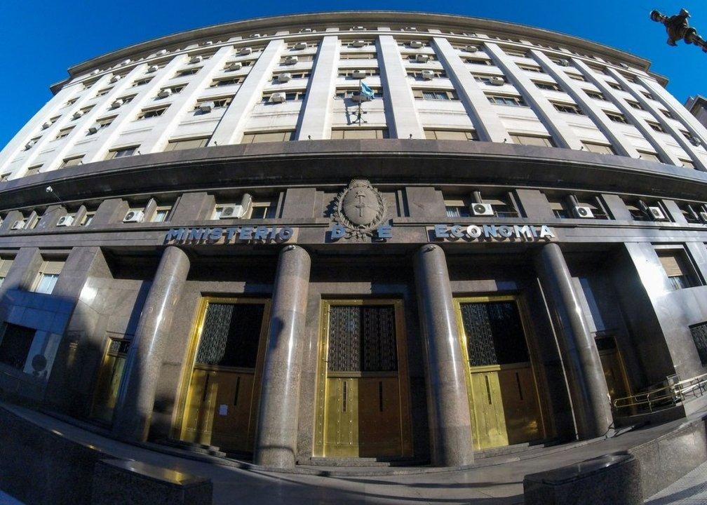 La Justicia obliga a Economiacutea a revelar el acuerdo de Milei con el FMI por USD 20000 millones