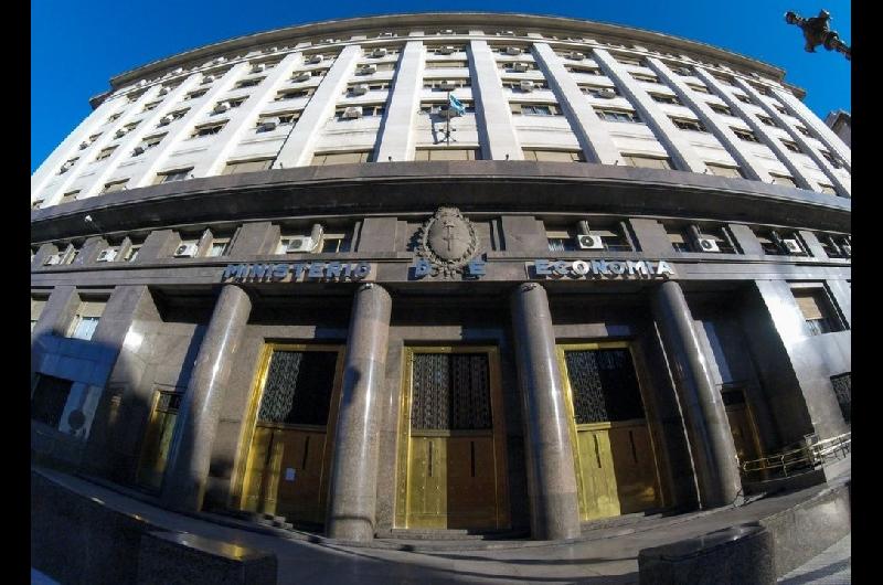 La Justicia obliga a Economiacutea a revelar el acuerdo de Milei con el FMI por USD 20000 millones