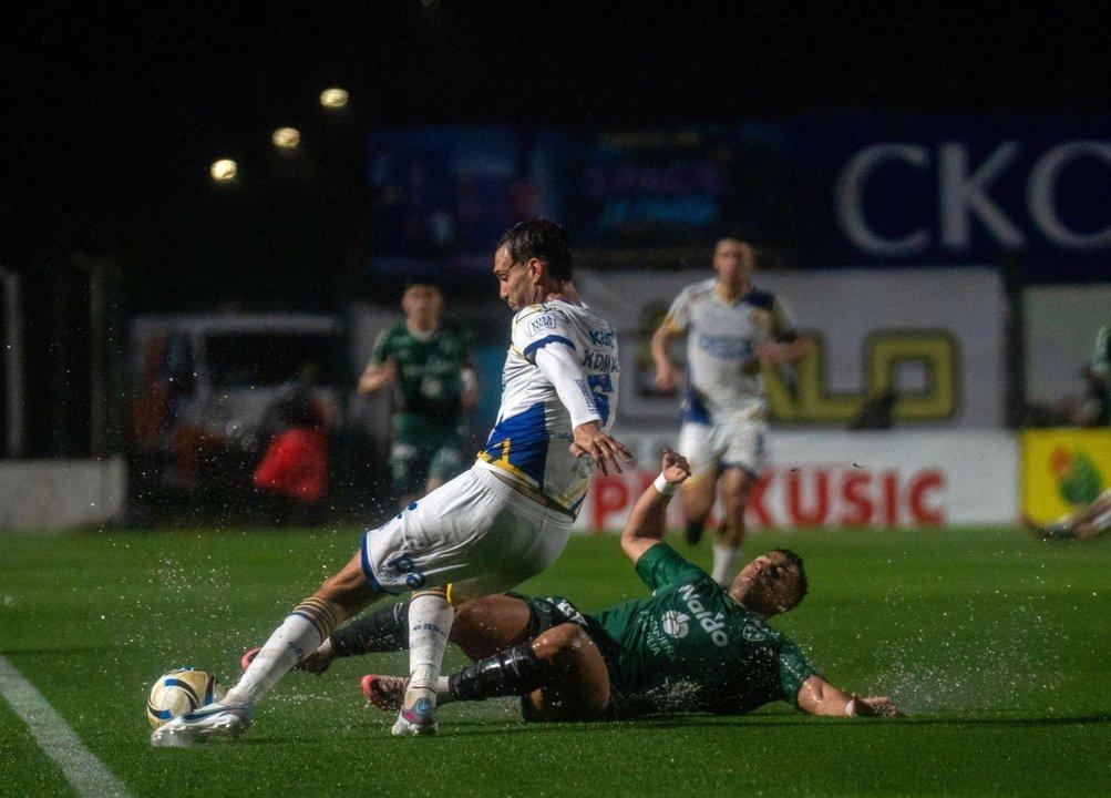 Se suspendioacute el partido entre Sarmiento y Rosario Central por la fuerte tormenta en Juniacuten