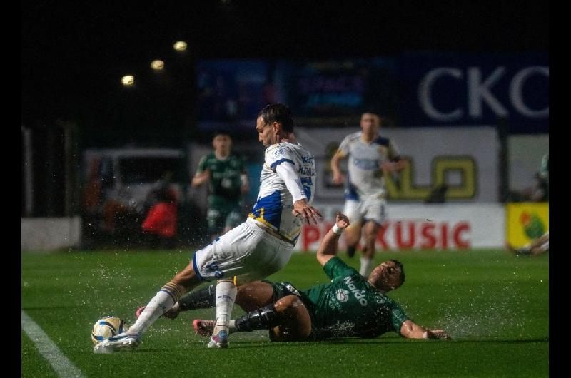 Se suspendioacute el partido entre Sarmiento y Rosario Central por la fuerte tormenta en Juniacuten
