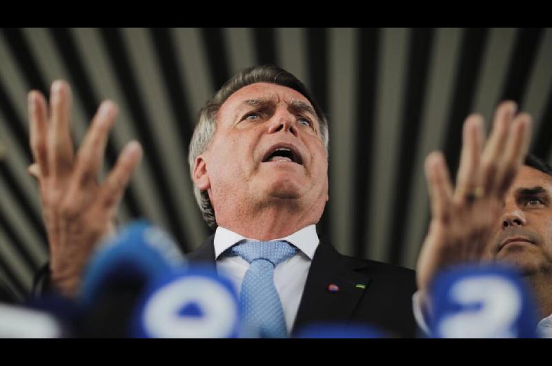 Ordenan vigilancia presencial para Bolsonaro antes del juicio por intento de golpe