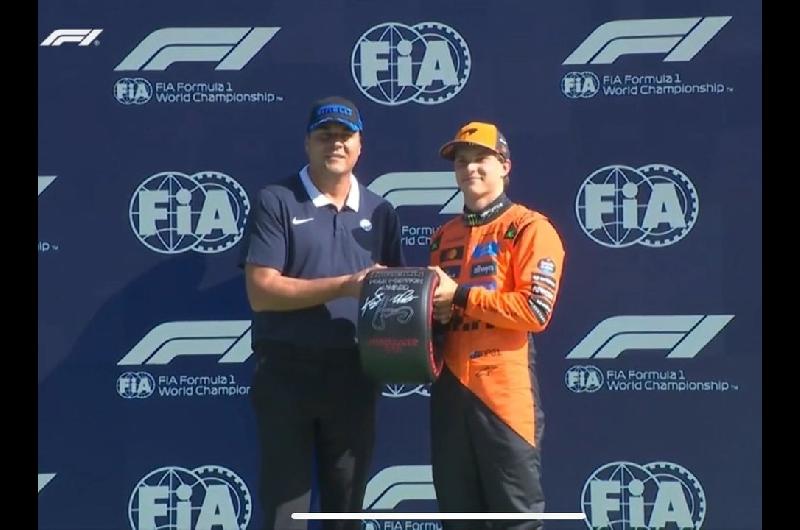iquestQuieacuten es el argentino que le entregoacute el premio a la pole a Piastri