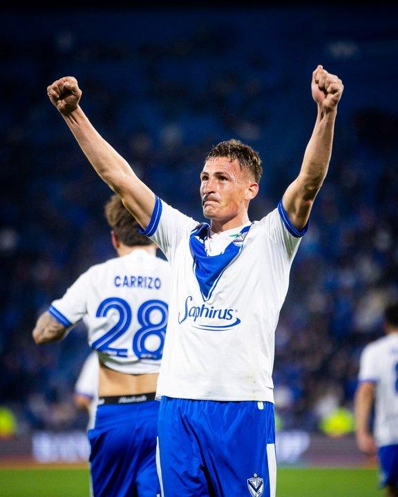 Veacutelez goleoacute a Lanuacutes y queda en la cima de la Zona B del Torneo Clausura