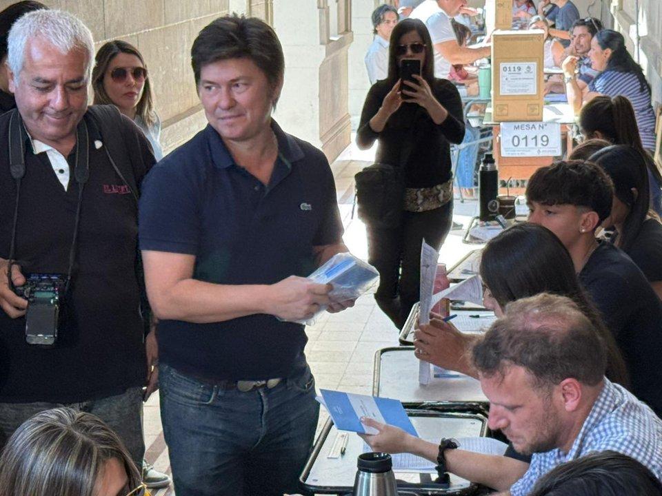 Corrientes- votoacute Lisandro Almiroacuten y denuncioacute falta de transparencia en el sistema electoral provincial