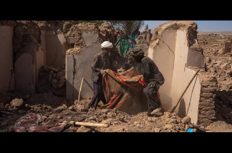 Terremoto en Afganistaacuten- al menos 622 muertos y 1555 heridos