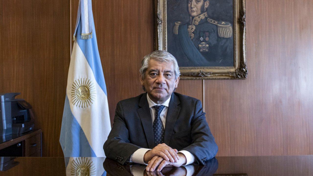 Designan a Sauacutel Flores como secretario de Gestioacuten Sanitaria