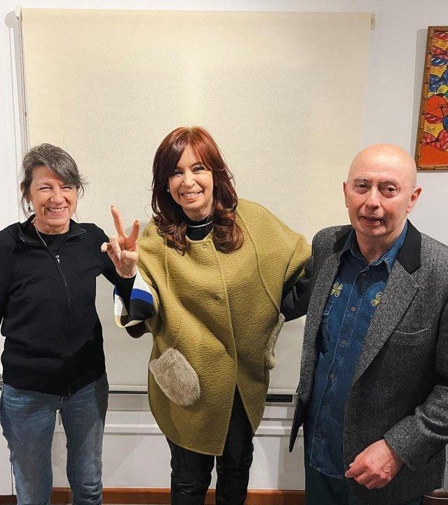 Maacuteximo Kirchner recordoacute el intento de magnicidio contra Cristina Kirchner con una foto junto al Indio Solari