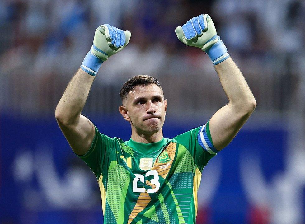 Manchester United contratoacute a un arquero belga y desistioacute de la llegada del Dibu Martiacutenez