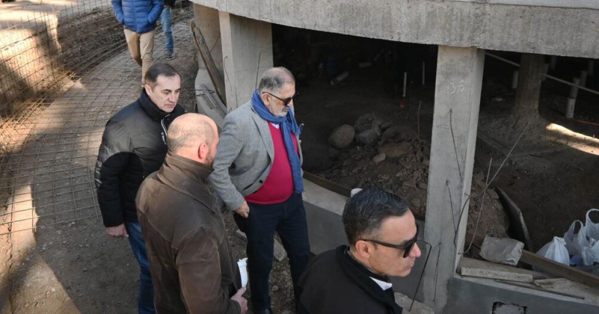 Avanzan las obras de renovacioacuten de la glorieta de Plaza Belgrano