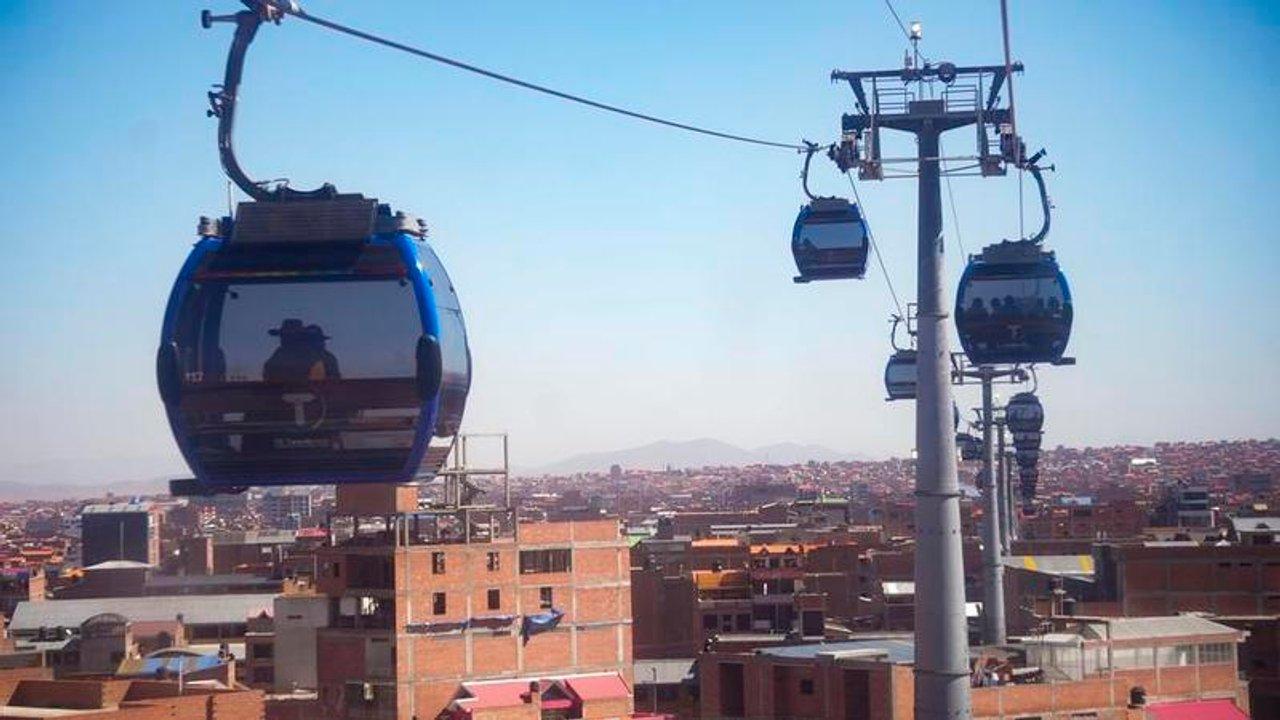 El telefeacuterico urbano La Paz y El Alto supera los 640 millones de usuarios en Bolivia en 11 antildeos