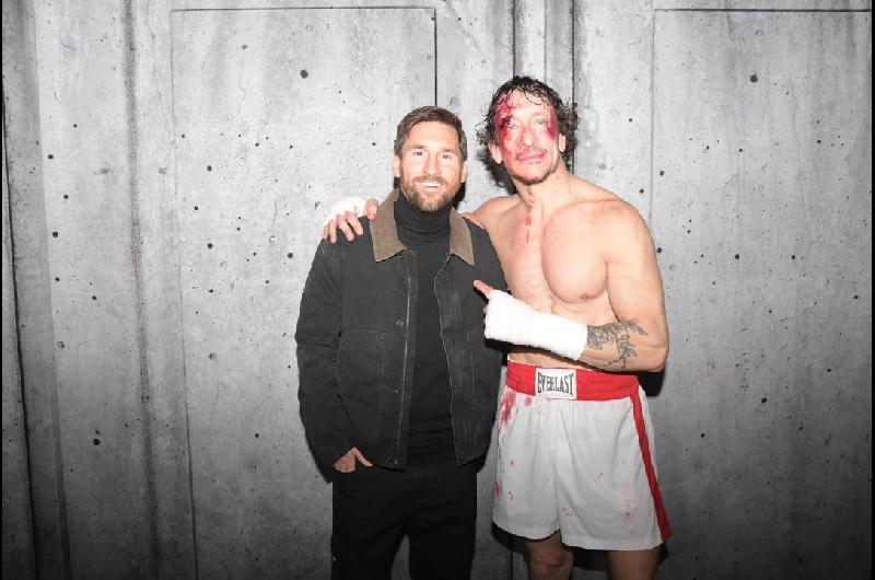 Fotos y videos- Lionel Messi fue a ver Rocky la obra de su gran amigo Nicolaacutes Vaacutezquez