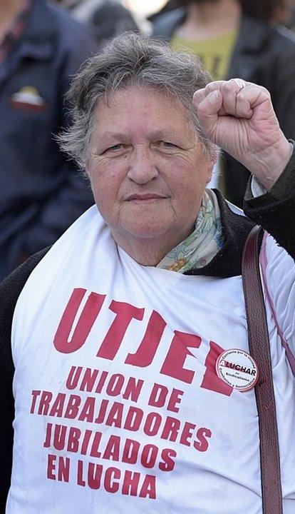 Previo a la marcha de los mieacutercoles los jubilados realizaron una conferencia en la puerta del PAMI