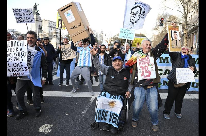 Los jubilados hicieron una nueva marcha en el Congreso