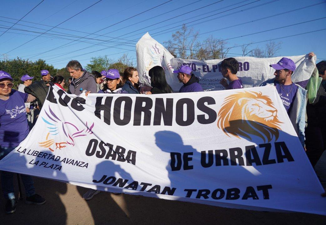 Incidentes en la previa del acto de Milei en Moreno- corridas piedrazos y un detenido por Gendarmeriacutea