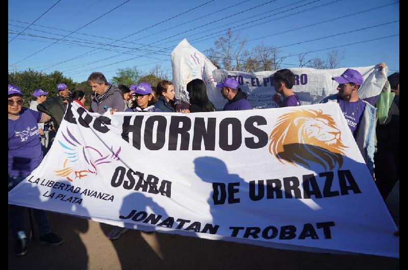 Incidentes en la previa del acto de Milei en Moreno- corridas piedrazos y un detenido por Gendarmeriacutea