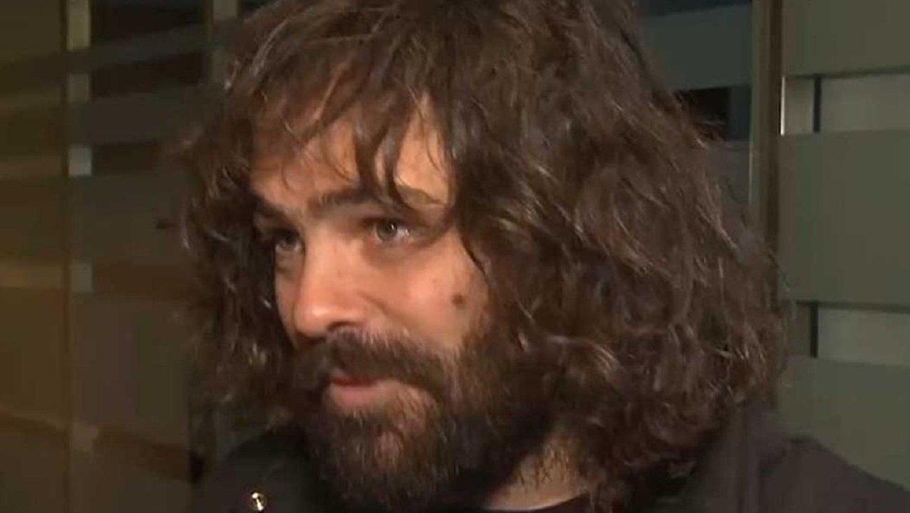 El rotundo cambio de look de Peter Lanzani para un nuevo proyecto teatral