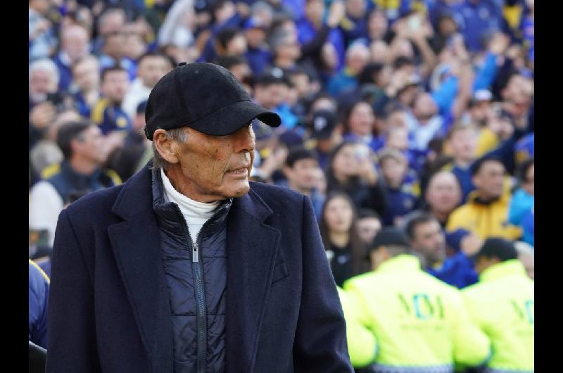 Alarma en Boca- Russo continuaraacute internado por una infeccioacuten urinaria