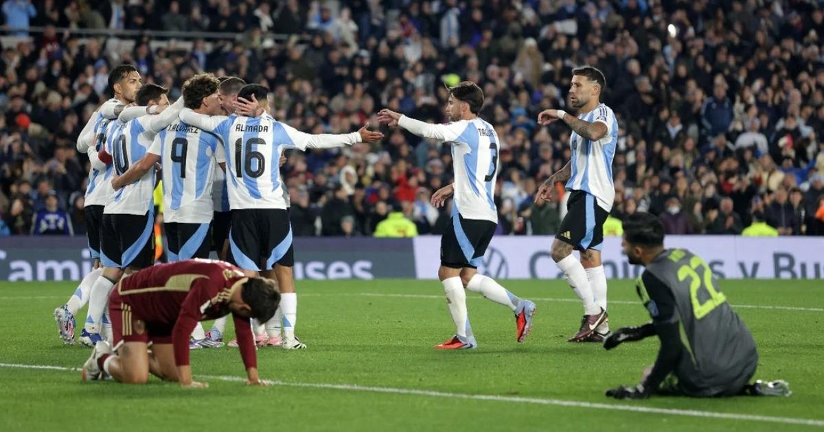 Con un Messi estelar Argentina goleoacute a Venezuela