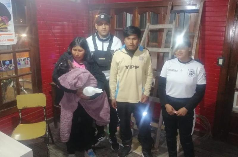 Policiacuteas y el SAME salvaron la vida de una bebeacute en el acceso sur