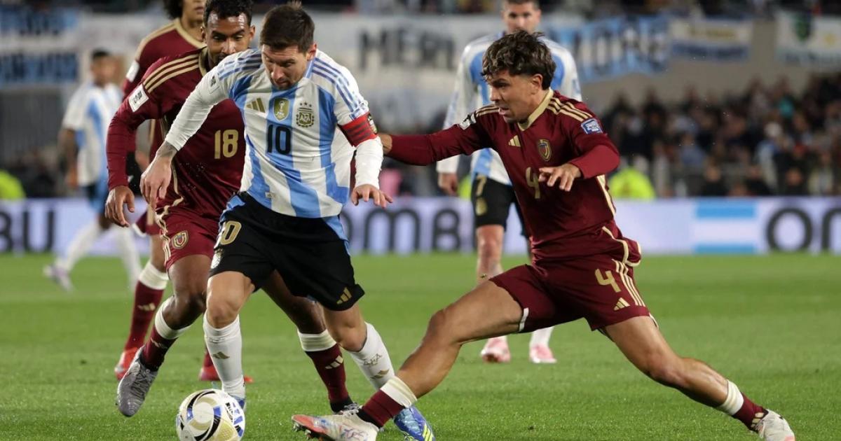 Con un Messi estelar Argentina goleoacute a Venezuela