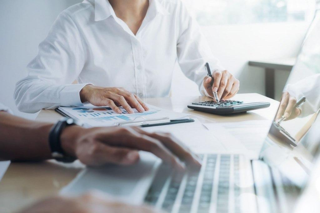 Eliminan la obligacioacuten de informar toda operacioacuten econoacutemica entre residentes y extranjeros