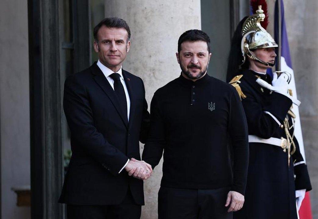 Macron afirmoacute que Europa estaacute dispuesta a ofrecer garantiacuteas de seguridad a Ucrania  