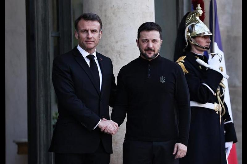 Macron afirmoacute que Europa estaacute dispuesta a ofrecer garantiacuteas de seguridad a Ucrania  