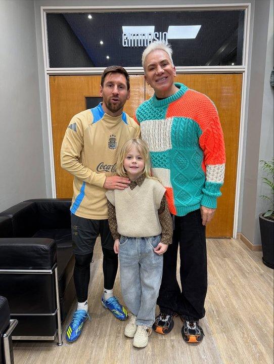 Flavio Mendoza le cumplioacute el suentildeo maacutes grande a su hijo- conocer a Messi