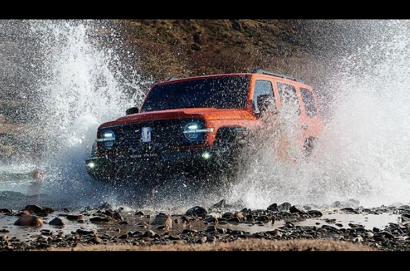 Un suacuteper ldquotanquerdquo 4x4 llega a Argentina- motor turbo 207 CV de potencia y triple bloqueo de diferencial