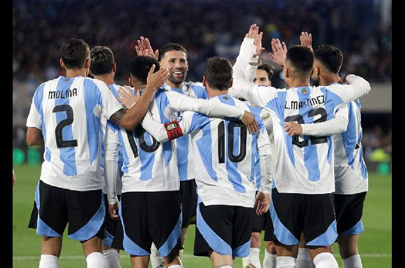 Unipersonal argentino en el uacuteltimo baile del capitaacuten en casa