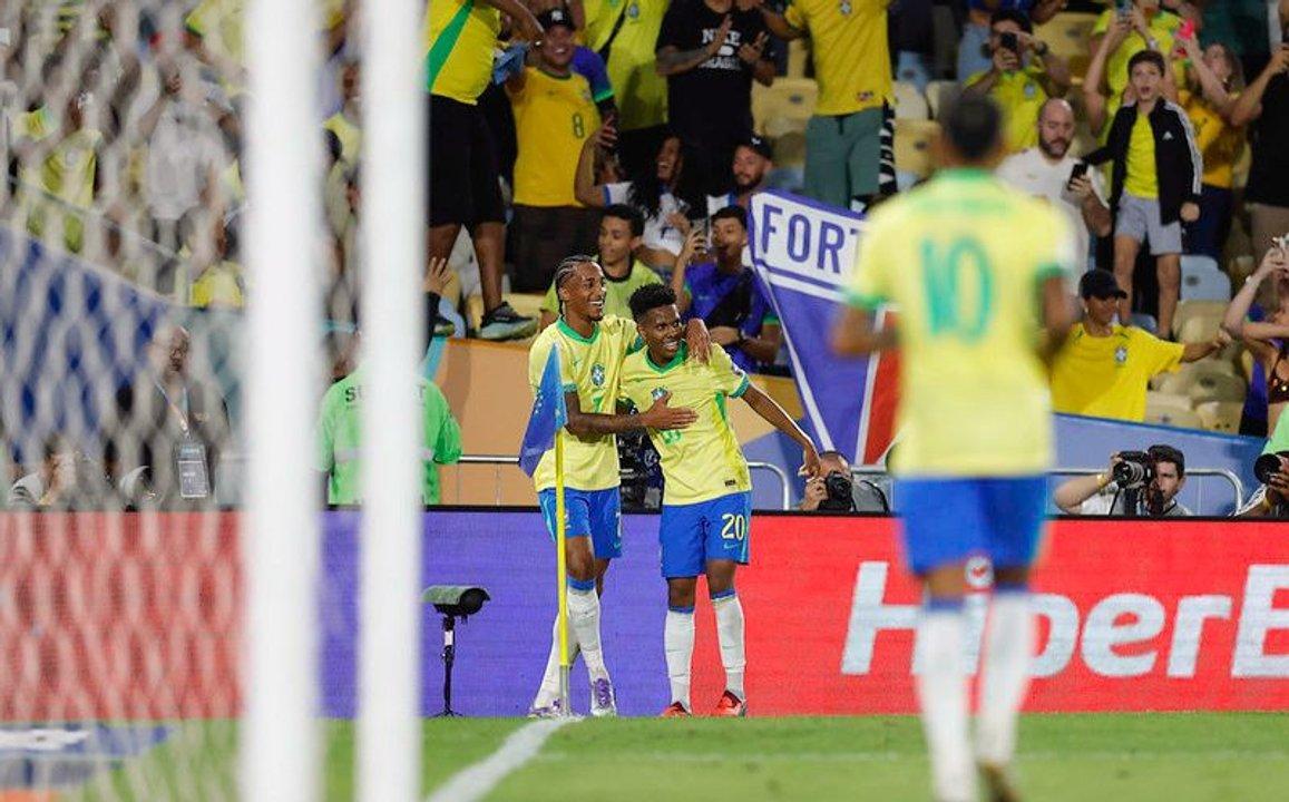 Brasil goleoacute 3-0 a Chile sin despeinarse y escaloacute hasta la segunda posicioacuten en las Eliminatorias