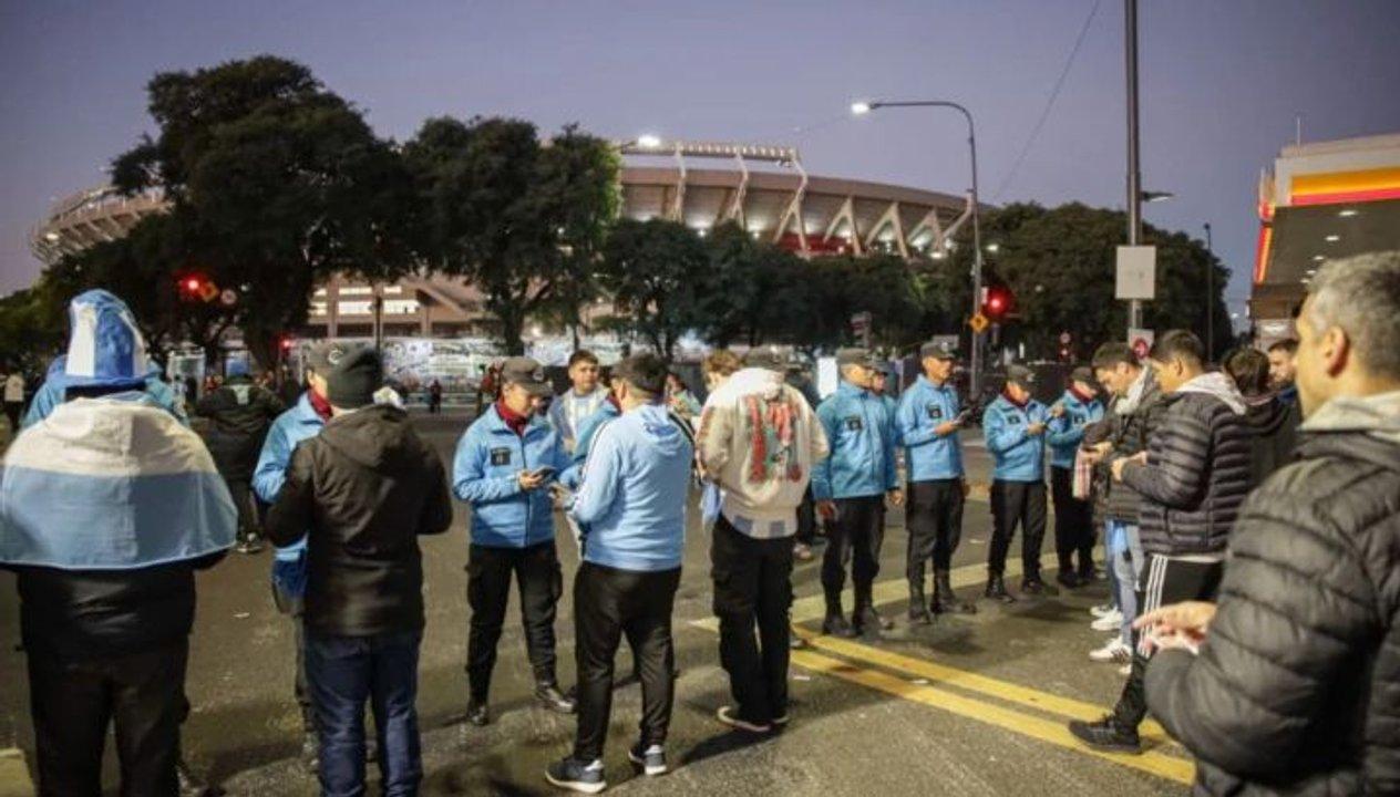 Detenidos y trapitos demorados en el operativo del partido entre la Seleccioacuten argentina y su par de Venezuela