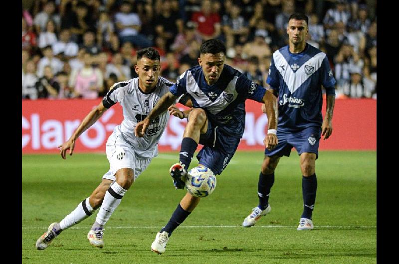 Veacutelez y Central Coacuterdoba de Santiago del Estero se disputan la Supercopa Argentina en Rosario