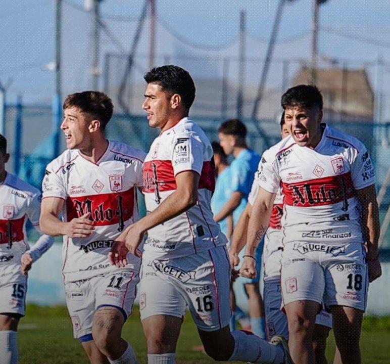 Deportivo Moroacuten derrotoacute a Defensores Unidos y quedoacute escolta en la Zona B de la Primera Nacional