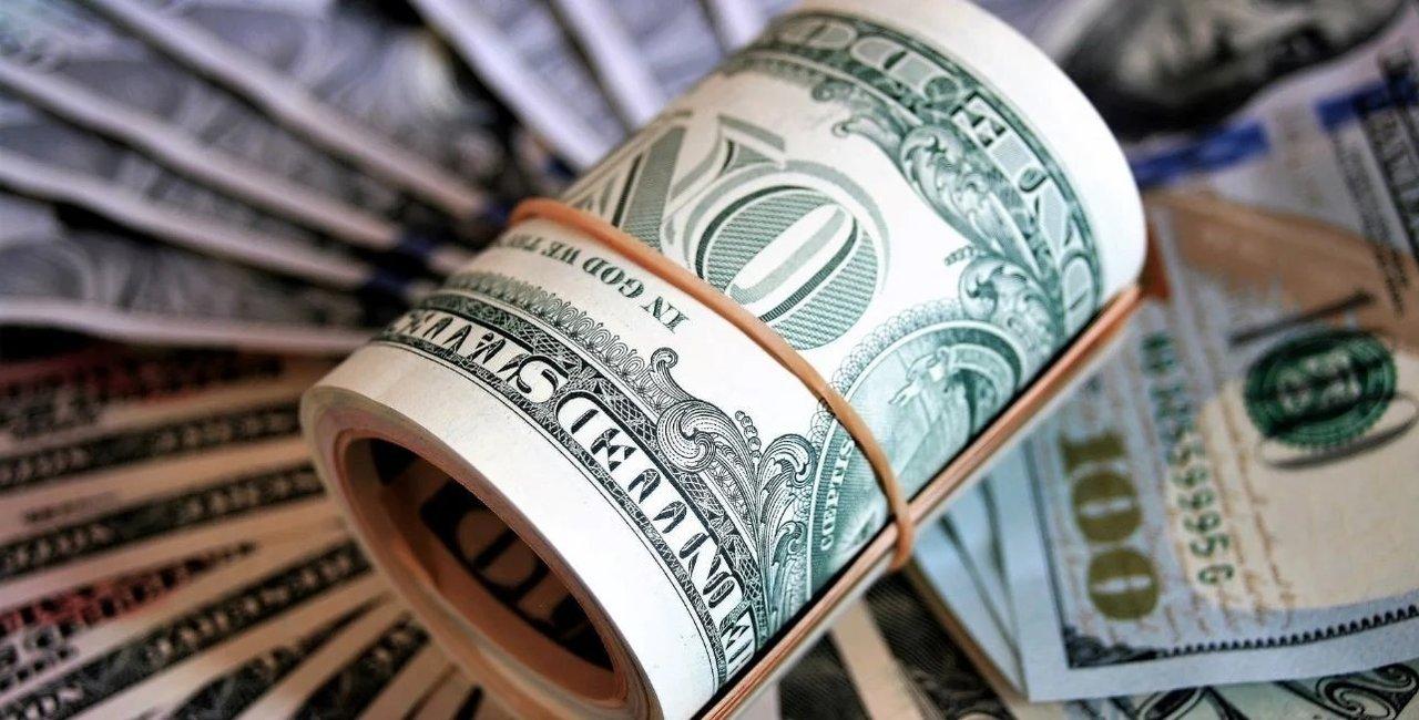 Los depoacutesitos se desploman- los doacutelares se van del sistema bancario y terminan bajo el colchoacuten