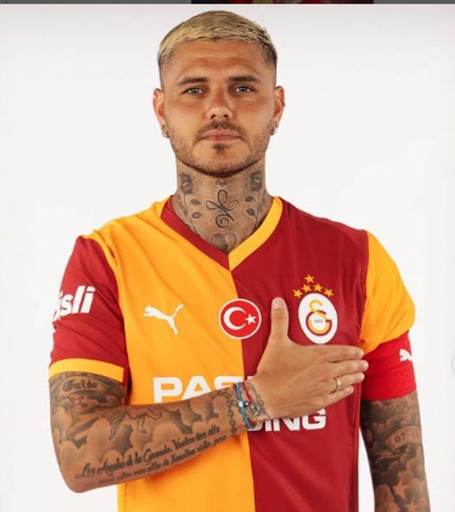 Mauro Icardi envuelto en un accidente automoviliacutestico en Estambul- su coche de lujo quedoacute destrozado