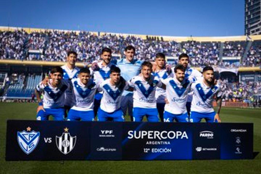 VIDEO- se le rompioacute el trofeo de la Supercopa a Veacutelez en los festejos