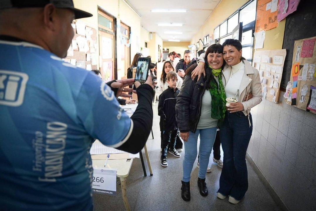 Mayra Mendoza llamoacute a votar- ldquoHay que involucrarse y participar nadie se salva solordquo