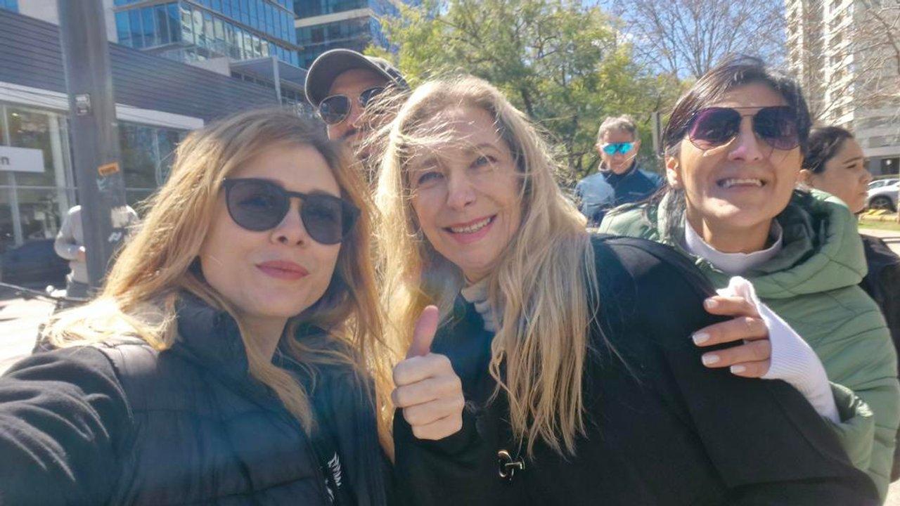 Blindada por militantes Karina Milei evitoacute responder preguntas del periodismo