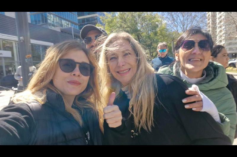 Blindada por militantes Karina Milei evitoacute responder preguntas del periodismo