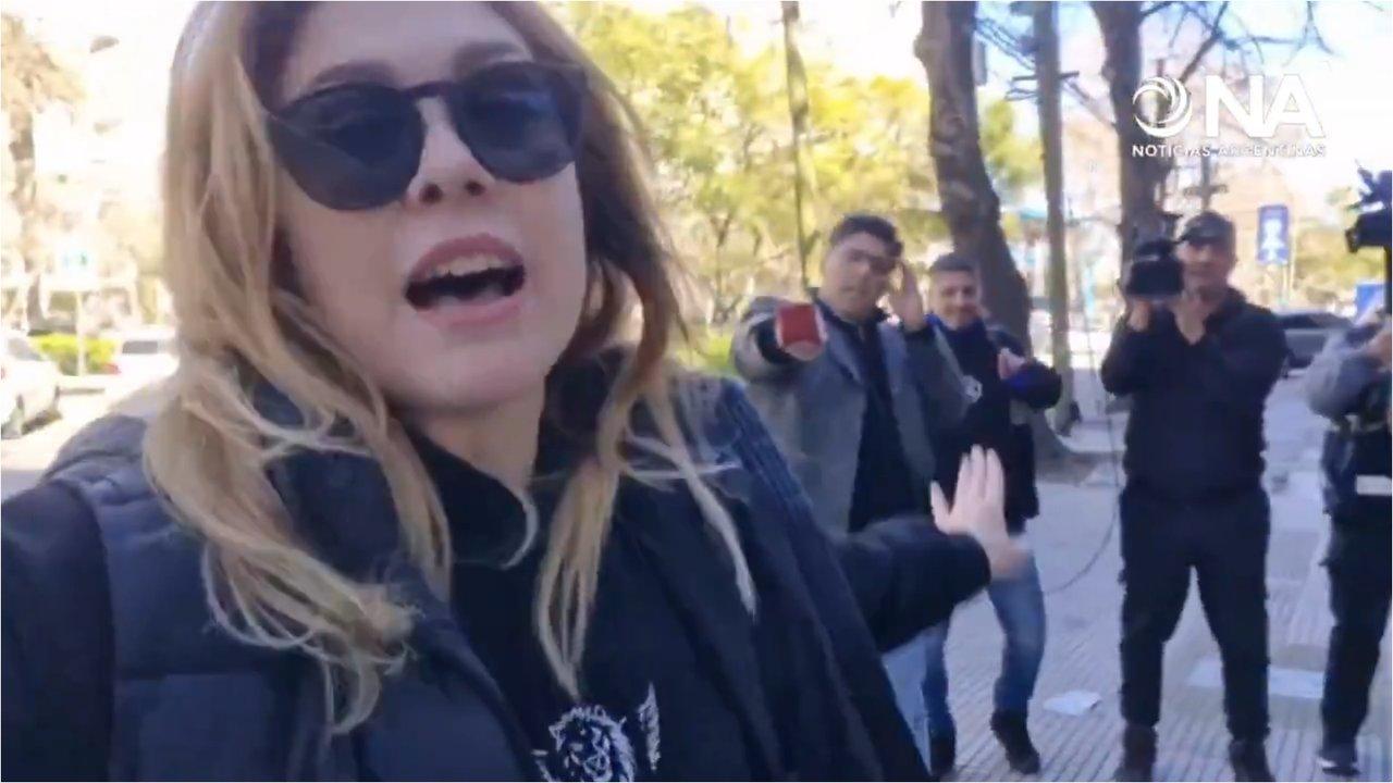 iquestQueacute sos Pagano- Lilia Lemoine estalloacute graboacute a periodistas y denuncioacute que la empujaron tres cuadras
